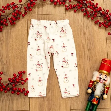 Χριστουγεννιάτικο παμτελονάκι με  χιονάνθρωπους.⛄⛄⛄⛄

Σε κολάν για κορίτσι και βράκα για αγόρι.
Από βαμβακερό ελαστικό ύφασμα πιστοποιημένο και ελεγμένο, ιδανικά για τα δερματάκια των μωρών σας.

#christmascollection #atelierkalliakids #baby #firstchristmas #babygirl #babyboy💙